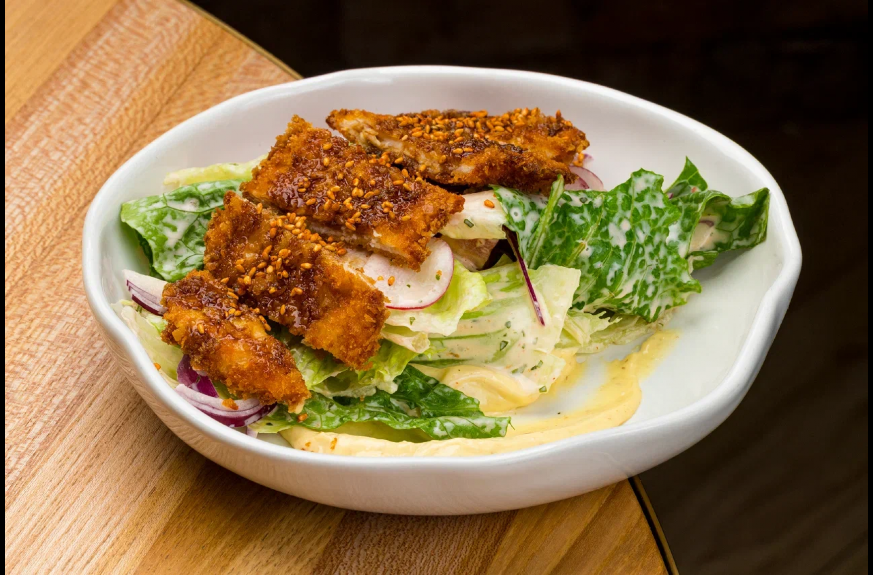 Салат с цыпленком кацу