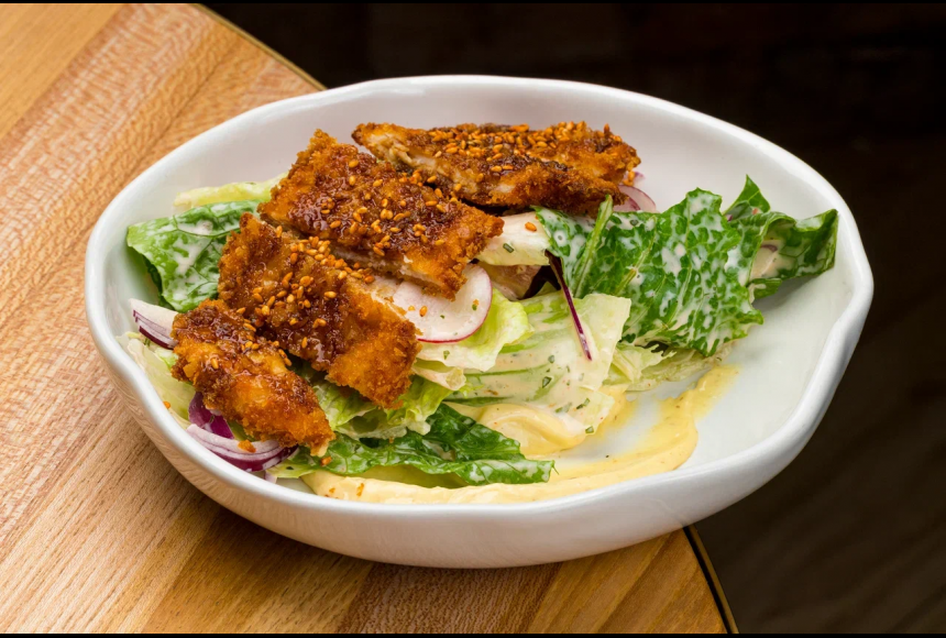 Салат с цыпленком кацу