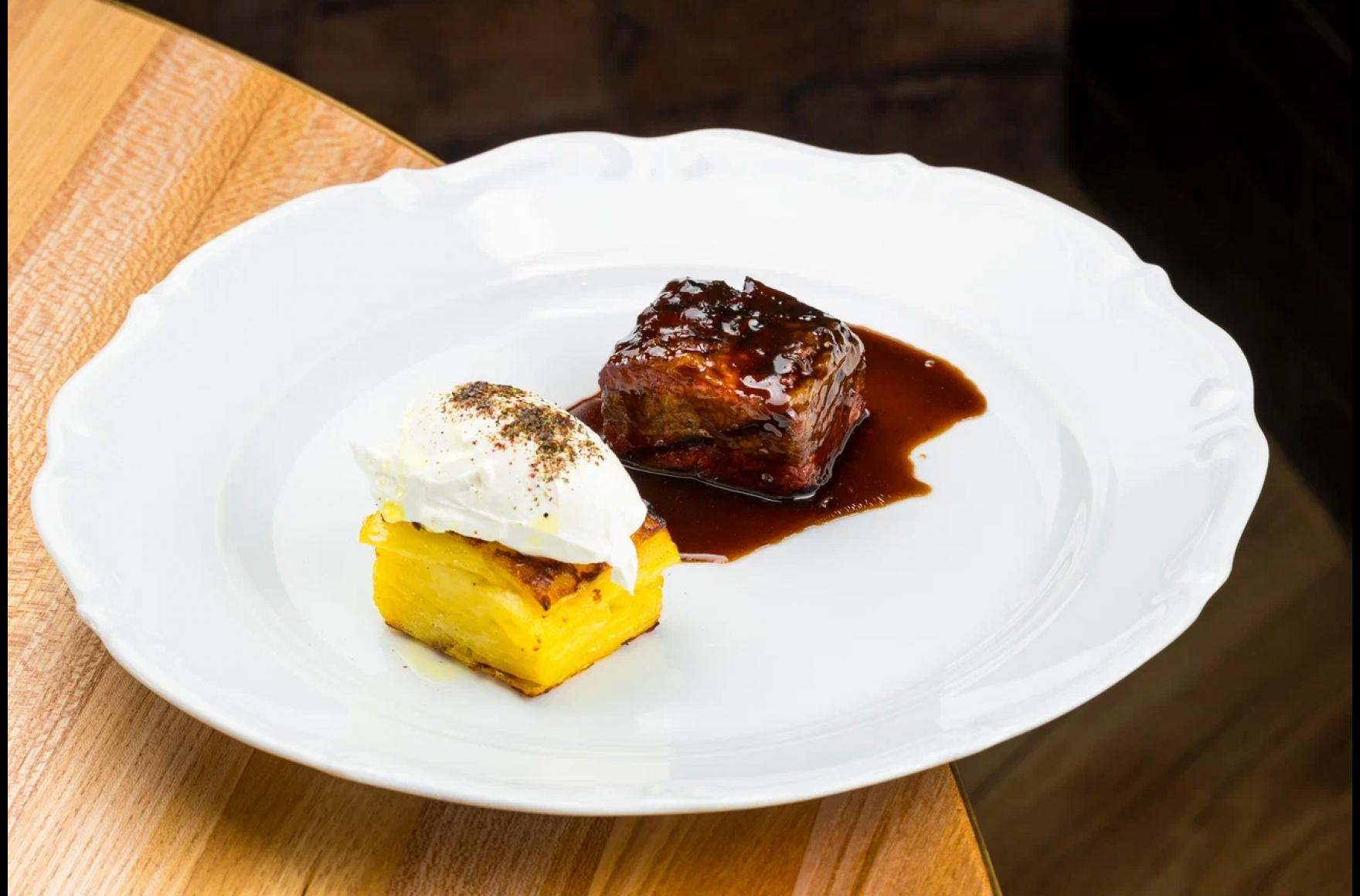 Утиная грудка с картофельным гратеном  и белыми грибами