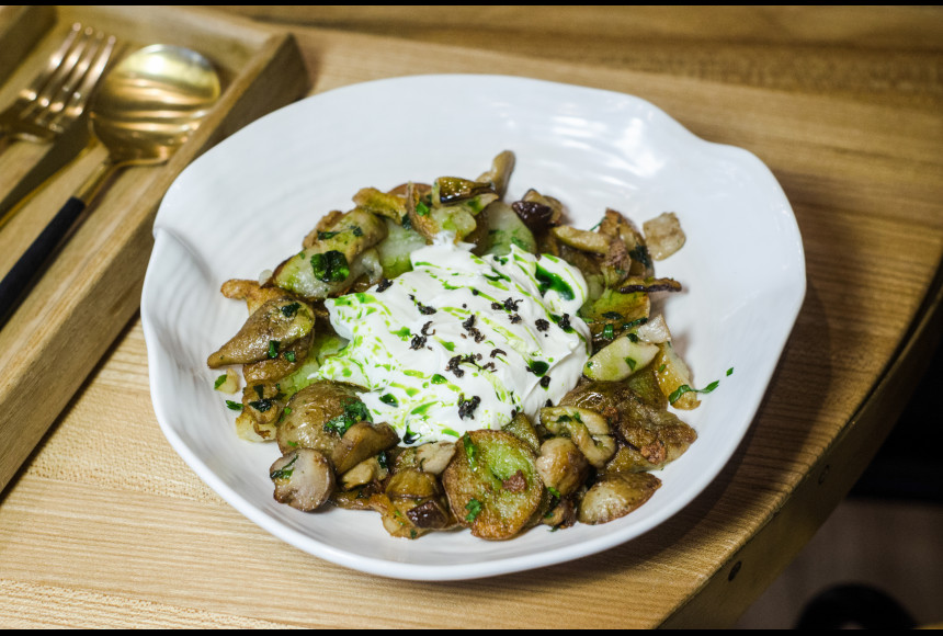 Жареный картофель с белыми грибами